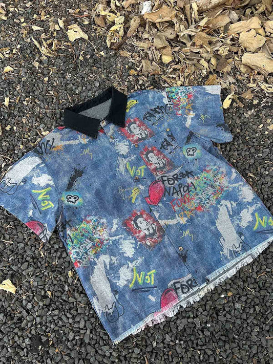 Poloshirt aus Denim mit Batik-Graffiti