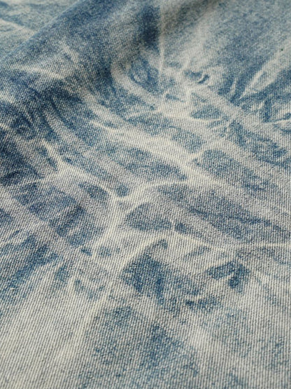 Verwaschene Distressed-Jeans im dekonstruierten Split Barrel-Stil