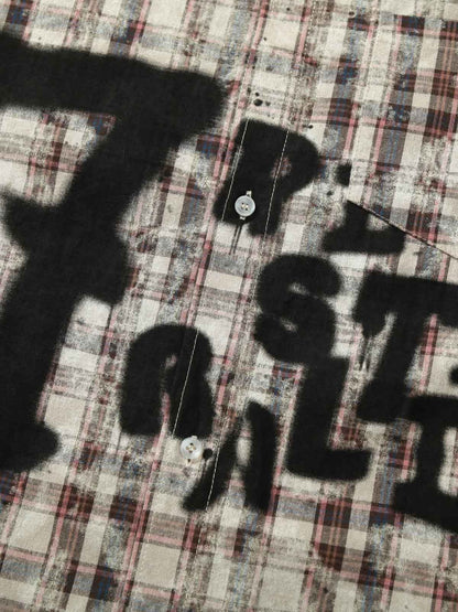 Langarmhemd mit kariertem Graffiti-Sprühbuchstaben