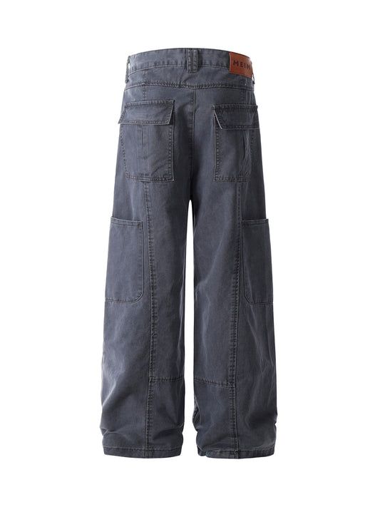 Dekonstruierte Jeans mit geradem Bein und Schlitz