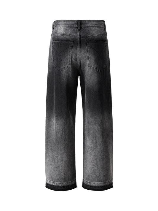 Gerade Jeans mit verwaschenem Saum und offenem Saum