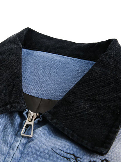 Zerrissene, verwaschene Jeansjacke mit Reißverschluss und Graffiti-Print