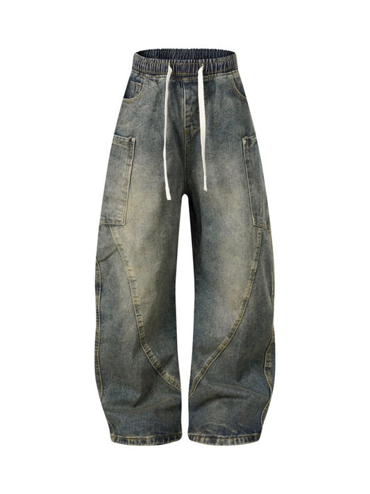 Verwaschene, zerrissene Jeans mit geteiltem Kordelzug