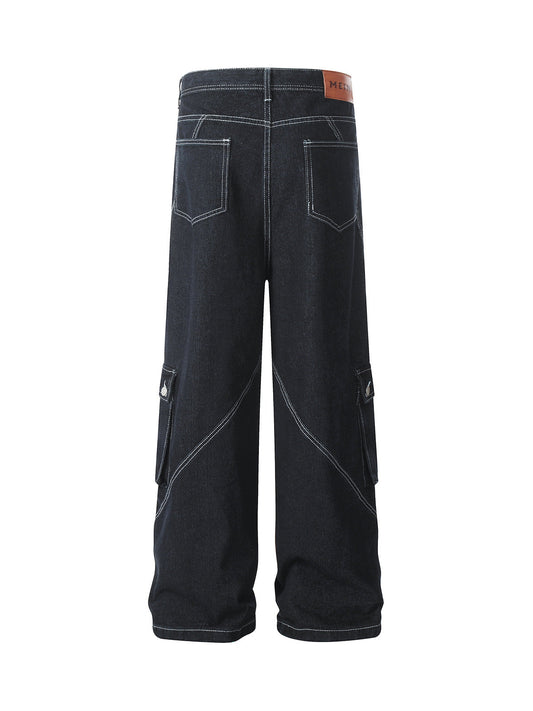 Dekonstruierte Cargo-Straight-Jeans mit mehreren Taschen
