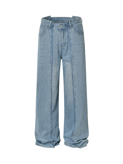Verwaschene, dekonstruierte, unregelmäßige Patchwork-Straight-Jeans