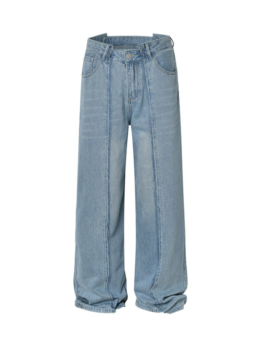 Verwaschene, dekonstruierte, unregelmäßige Patchwork-Straight-Jeans
