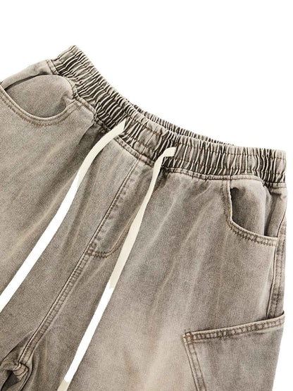 DEKONSTRUKTIERTE DENIM-SHORTS MIT KORDELZUG IM VINTAGE-WASCHVERKLEIDUNG
