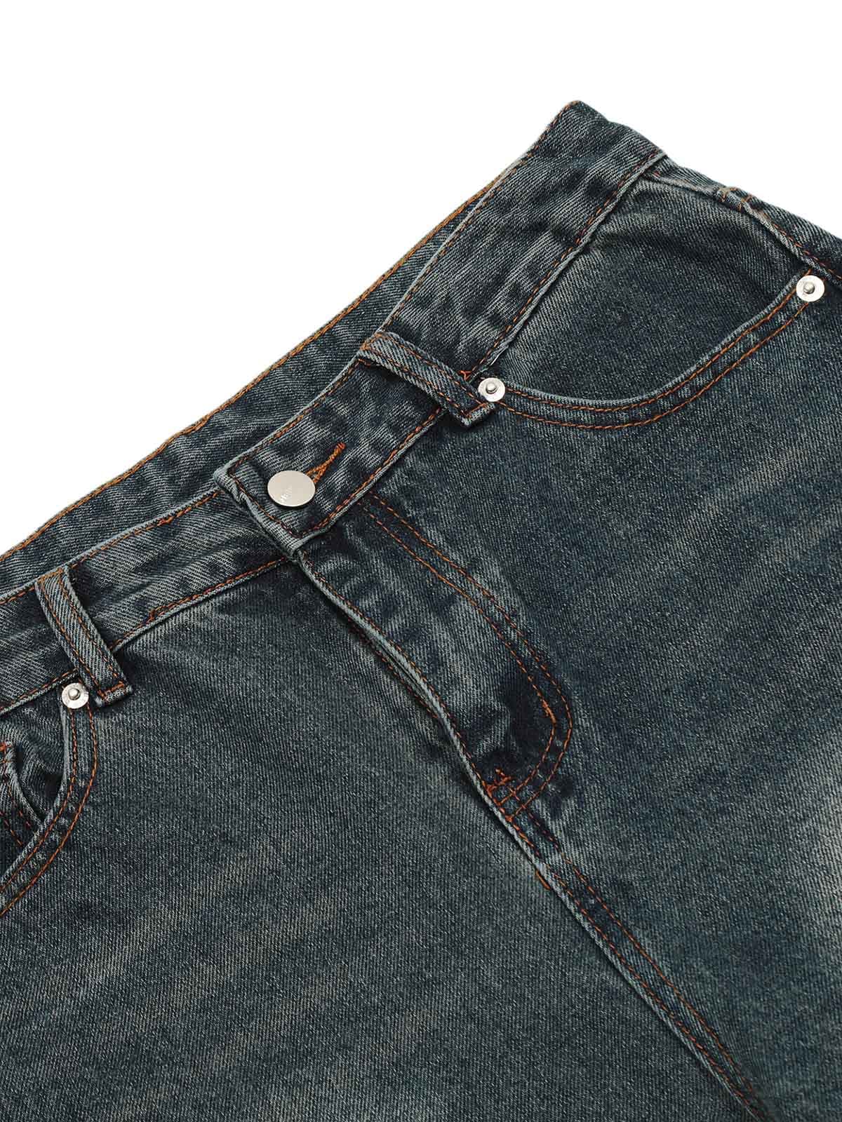 Verwaschene, dekonstruierte Split-Work-Jeans im Used-Look