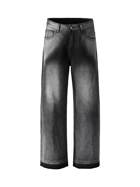 Gerade Jeans mit verwaschenem Saum und offenem Saum