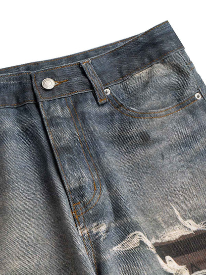 Zerrissene Schlagjeans im Retro-Waschungsstil