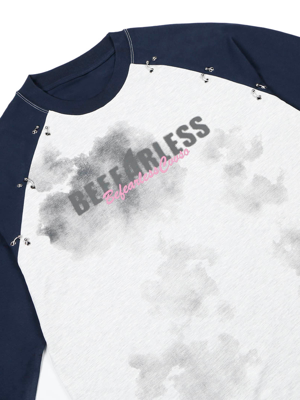 Thesupermade – Langärmliges T-Shirt mit Splatter-Ösen und Nieten