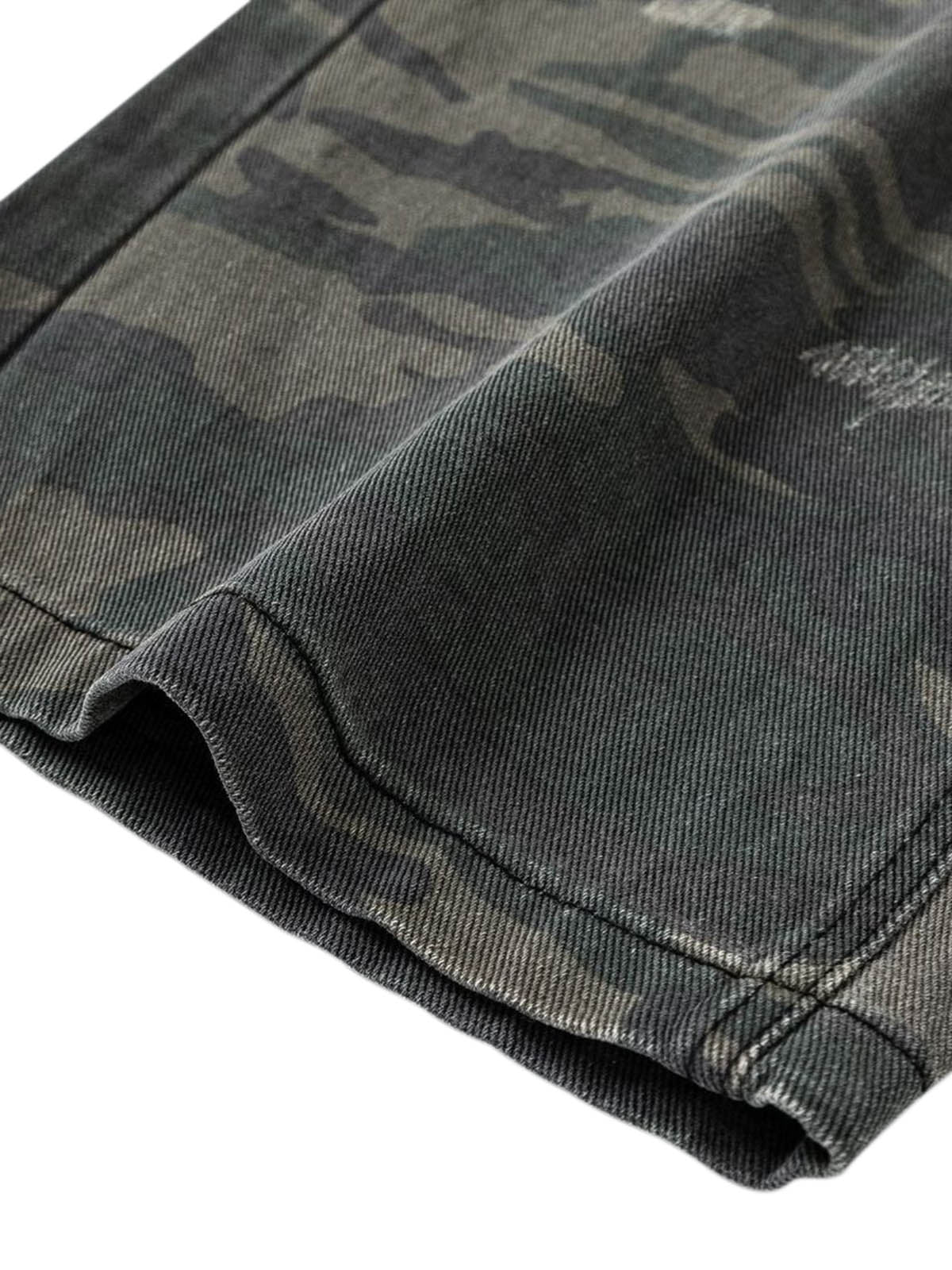 Gerade Jeans mit verwaschenen Camouflage-Nähten und Used-Look