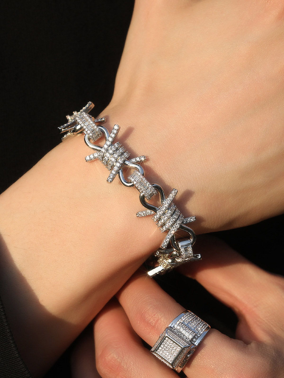 Knoten-Hotfix-Strassarmband im Punk-Stil