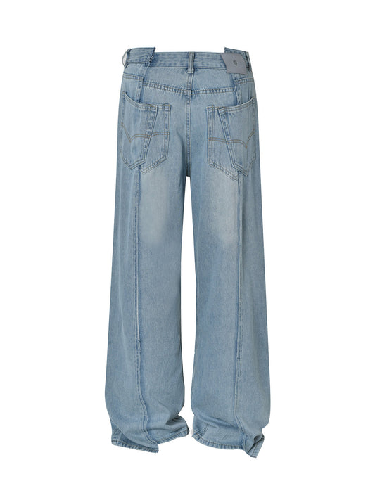 Verwaschene, dekonstruierte, unregelmäßige Patchwork-Straight-Jeans